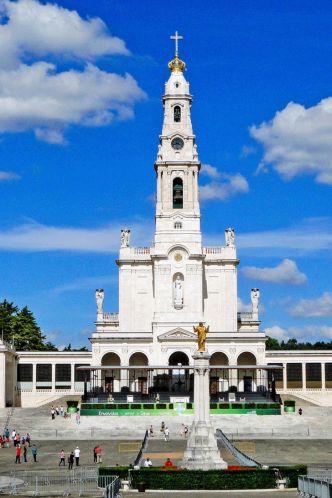 Have Sherri, Will Travel presents - Sunny Portugal! Join this group tour Aug. 16-25, 2026. Before the tour, why not experience more of Portugal with our pre-tour in Tomar. You will visit the basilica or the Chapel of the Apparitions, commemorating the Virgin Mary's appearance to three young shepherds in 1917. rlaigne@tpi.ca